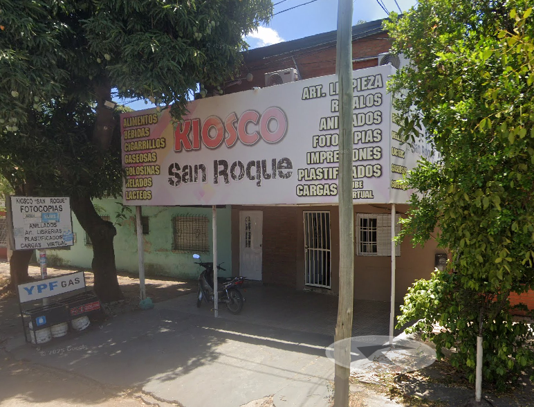 Frente y entrada de Kiosco San Roque